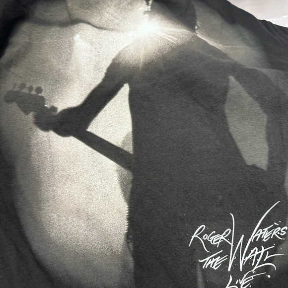 Pink Floyd 2010 XLRoger Waters The Wall VIP Package Tour Shirt - Picture 3 of 4